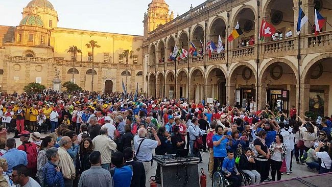 Festa di colori e di culture alla parata inaugurale dell’Europiade
