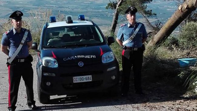 Carabinieri arrestano impiegato stagionale della forestale sorpreso a rubare legna destinata alla vendita