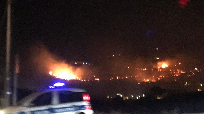 Scopello, notte di paura per un grosso incendio