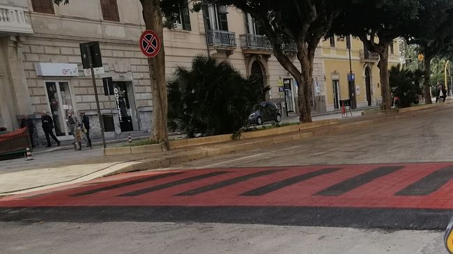 Strisce pedonali in via Fardella, lunedì si riprende con i lavori