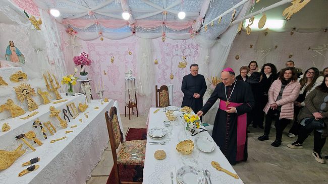 3 santi e 104 pietanze: così prende vita l'altare di San Giuseppe a Campobello 