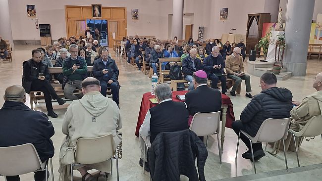 Castelvetrano, il Vescovo Giurdanella incontra gli operatori Caritas: 