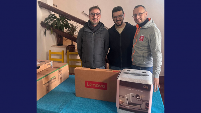 Mazara, la Fillea Cgil dona proiettore e computer all'associazione Borgo Blu