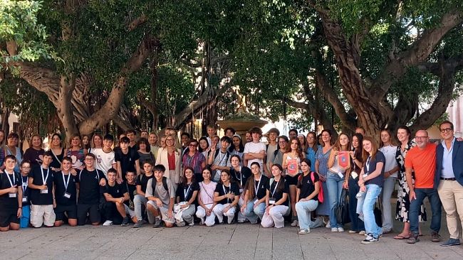 a-palazzo-municipale-di-marsala-le-delegazioni-studentesche-europee-partecipanti-allerasmus-coordinato-al-pascasino