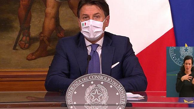 Il premier Conte presenta le nuove restrizioni ” Dobbiamo scongiurare la terza ondata, chiediamo ulteriori sacrifici agli italiani”