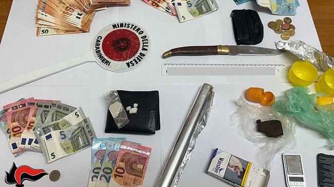 Campobello di Mazara, 49enne spaccia droga ai domiciliari: arrestato
