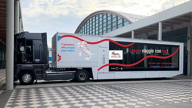 Torna a Palermo il Truck tour Il lavoro viaggia con noi