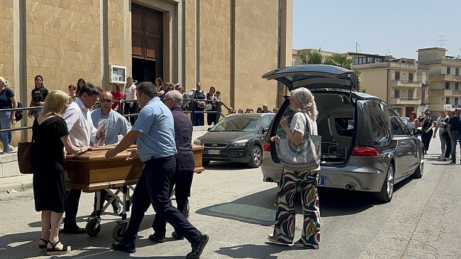 Oggi l'addio a Mary Bonanno, commozione e lutto cittadino per la vittima di femminicidio a Castelvetrano