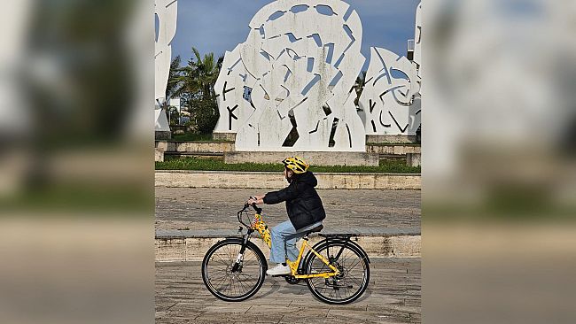La Sicilia si dipinge su due ruote: 17 biciclette d’artista in mostra a Selinunte