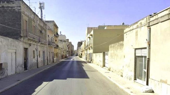 Trapani, lotta tra la vita e la morte il bambino precipitato dal quinto piano