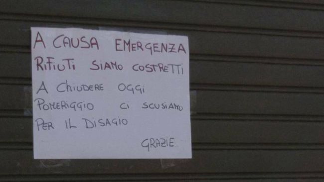 emergenza-rifiuti-disagi-per-cittadini-e-turisti-negozi-costretti-a-chiudere-e-su-facebook-lo-sfogo-dei-sindaci