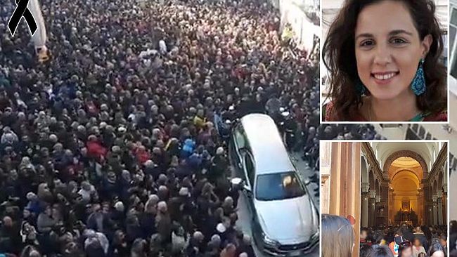 Folla straripante ai funerali di Nicoletta Indelicato