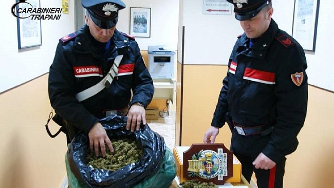 Carabinieri effettuano un arresto, due denunce e recuperano 1,6 kg. di marijuana a Castelvetrano