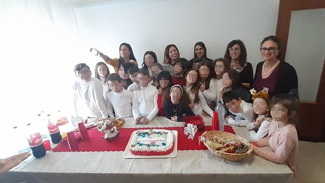 Gli alunni del plesso Verga condividono con ospiti comunita’ alloggio il senso del Natale