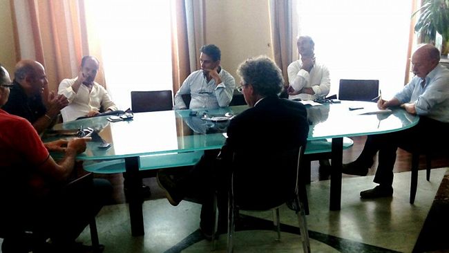 Vertice Aimeri – Amministrazione Comunale. Il sindaco: “Niente più scuse, la società che gestisce la raccolta dei rifiuti deve tenere la città pulita”