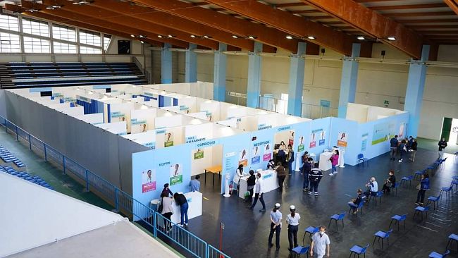 Per favorire il ritorno a scuola, open day per gli studenti per vaccinarsi 