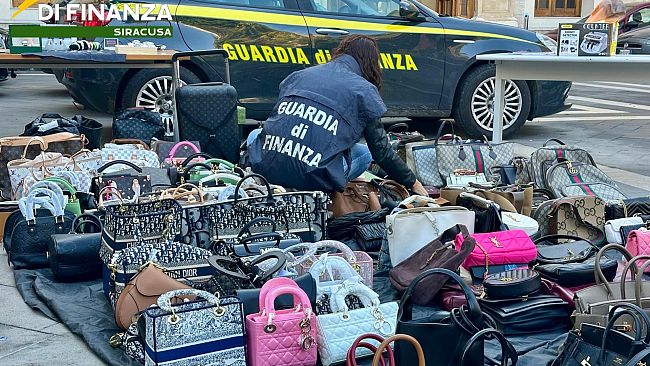 ​Vendita online di merce contraffatta, scoperto giro da oltre 2 milioni di euro: tre denunciati
