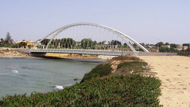 Mazara, chiarimenti dell’Amministrazione sul divieto di balneazione del tratto di mare sotto il ponte