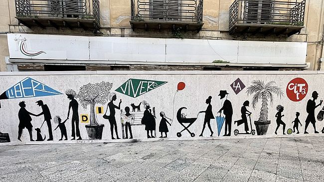 lartista-silvia-puccini-realizza-un-murales-nel-sistema-delle-piazze