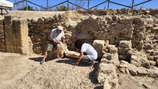 Scoperta di una statua greca in marmo sull’isola di Mozia