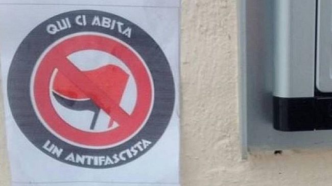 Ritorno al passato: un marchio sulle case degli attivisti antifascisti