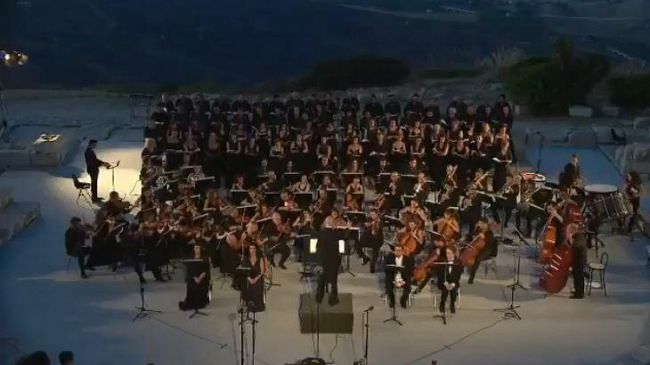 la-grande-musica-nei-teatri-antichi-del-mediterraneo-emozioni-al-tramonto-al-teatro-antico-di-segesta