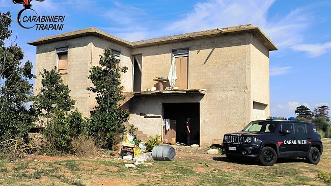 Castelvetrano: blitz dei Carabinieri in edifici abbandonati, rinvenuta droga ed anche uno straniero clandestino
