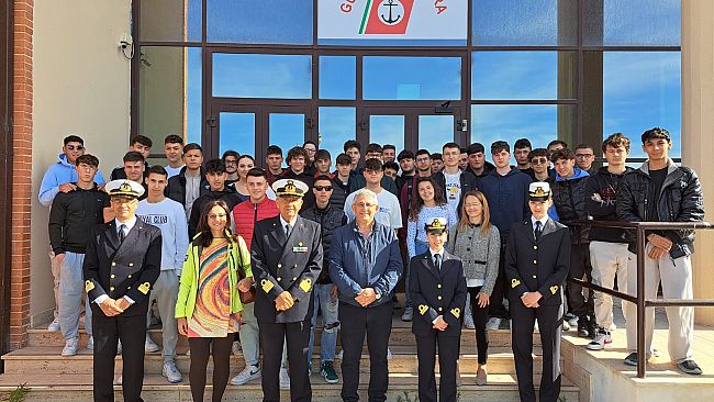 Trapani, inizia il progetto di alternanza scuola-lavoro tra l’Istituto nautico “M. Torre” e la Capitaneria di Porto
