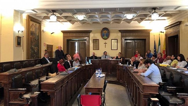 I Consiglieri Errante Parrino e Vivona costituiscono il gruppo misto in consiglio comunale
