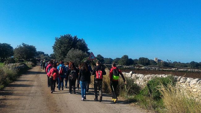 Antica trasversale sicula: Oltre 250 camminatori tagliano il traguardo a Camarina