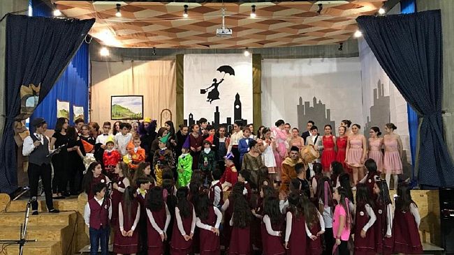 Gli studenti dell’I.C. “Lombardo Radice Pappalardo” portano in scena Mary Poppins
