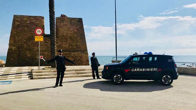 Mazara: giovane tunisino aggredisce i carabinieri durante il proprio arresto