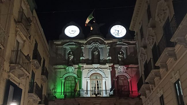 Palazzo Cavarretta col tricolore ma nessun maxi schermo per la finale  