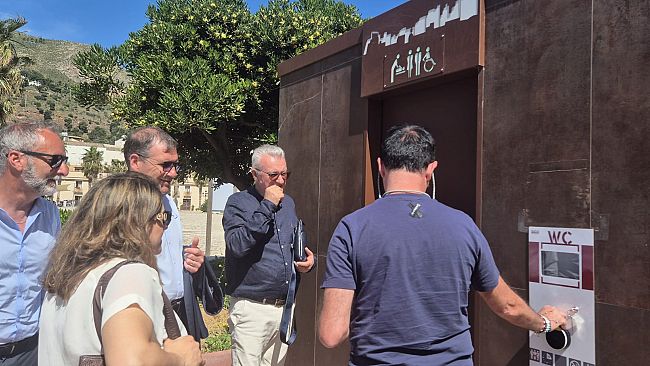 Bagni pubblici smart a Castellammare: via al servizio nelle zone balneari