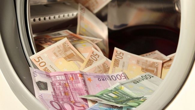 Mazara, scopre ingente cifra all’interno di maxi lavatrice nuova abbandonata. Restituita al legittimo proprietario