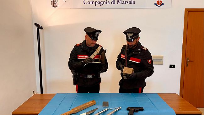 Birgi, arrestato 21enne per aver danneggiato un'auto in marcia e rapinato gli occupanti 