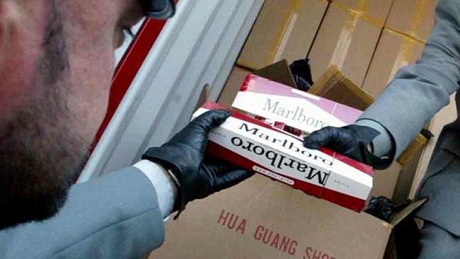Marsala, quasi mezza tonnellata di sigarette di contrabbando sequestrate: arrestato un tunisino