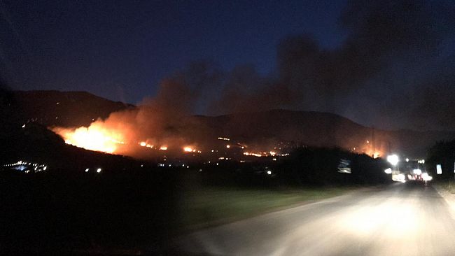 Vasti incendi nel borgo di Scopello e nella frazione balneare di Lido Valderice: la Polizia interviene per evacuare alcune abitazioni