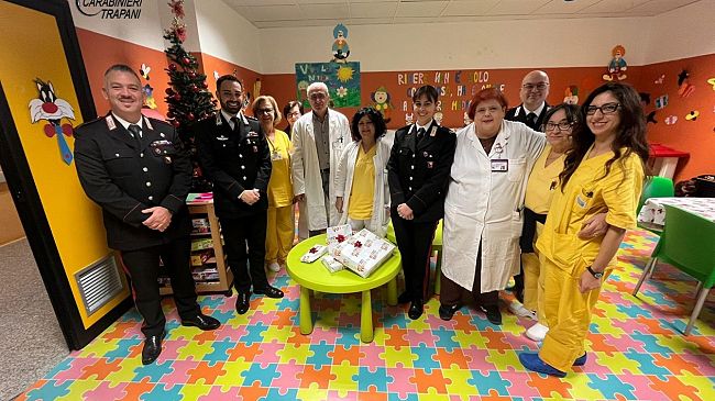 I Carabinieri portano doni ai bambini ricoverati nel reparto di pediatria dell'ospedale Borsellino di Marsala