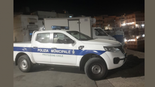 Mazara, controlli in Piazzetta Scalo: la Polizia Municipale eleva 12 sanzioni 