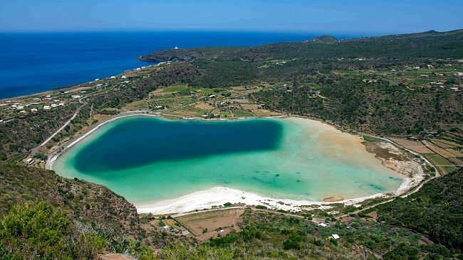 Pantelleria, Lago di Venere: le norme di comportamento per una responsabile fruizione  
