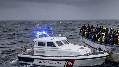 Strage al largo di Lampedusa: 19 migranti morti per ipotermia
