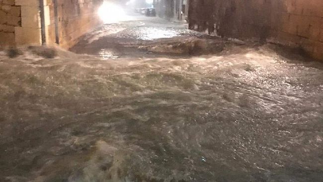 VIDEO- Disagi ed allagamenti in città per la bomba d’acqua