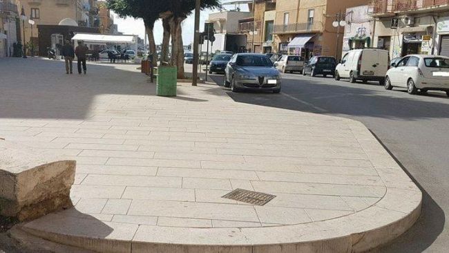 Accoltellamento in piazza Regina, arrestato un tunisino