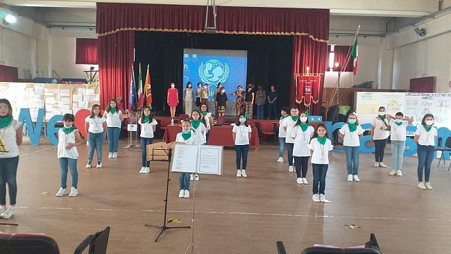 La Presidente nazionale UNICEF premia il  Coro DoReMì della ''R.Settimo'' 