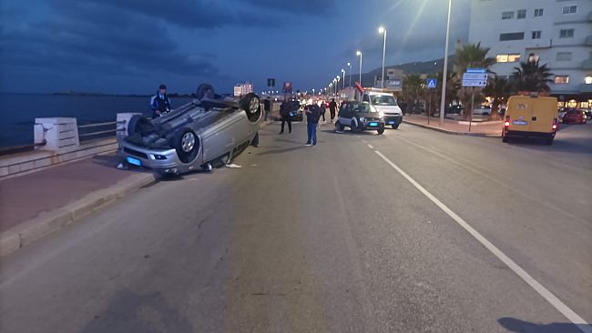Trapani, rocambolesco incidente sul lungomare Dante Alighieri