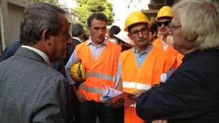 Ristrutturazione ospedale “Ajello”: “I lavori finiranno a metà 2014 (con impiego di edili locali). Torneranno i reparti trasferiti”.