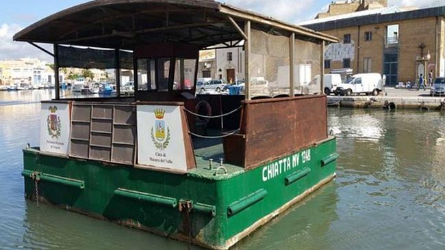 Mazara, la “chiatta” sospesa fino a quando non dragato il porto canale