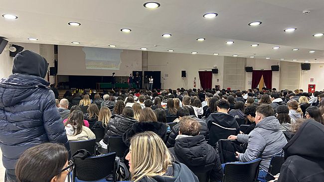 Sensibilizzazione all’osservanza del Codice della Strada: la Prefettura incontra gli studenti del 