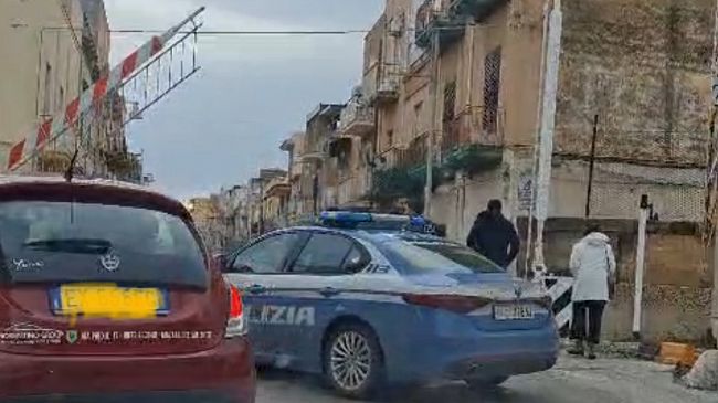 Mazara, malfunzionamento al passaggio a livello di via Roma: traffico in tilt 